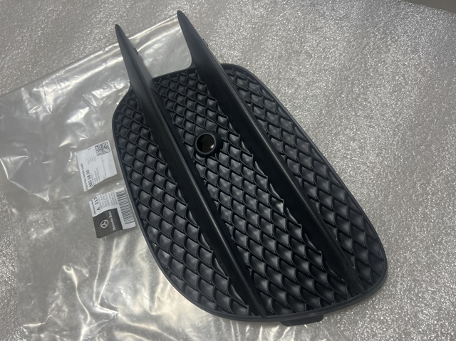 Заглушка противотуманки передней правой A2138856800 MERCEDES