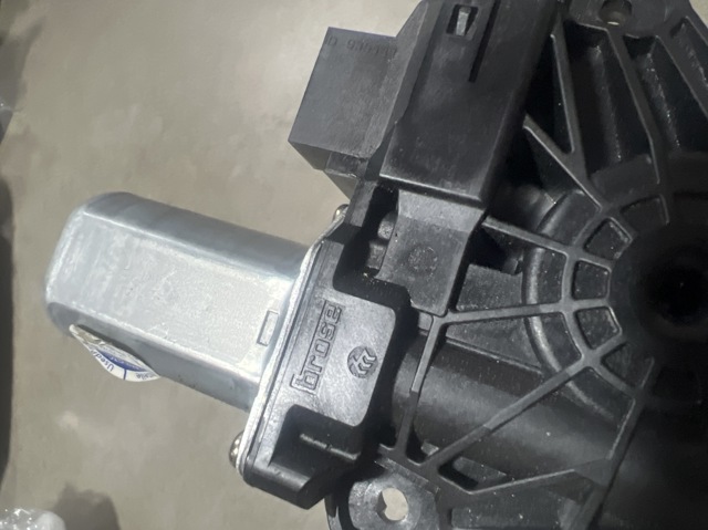 A2139060602 MERCEDES Мотор стеклоподъемника двери задней правой купить в Чернигов