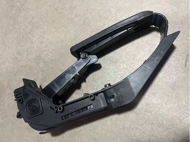 Педаль акселератора A2203000104 MERCEDES