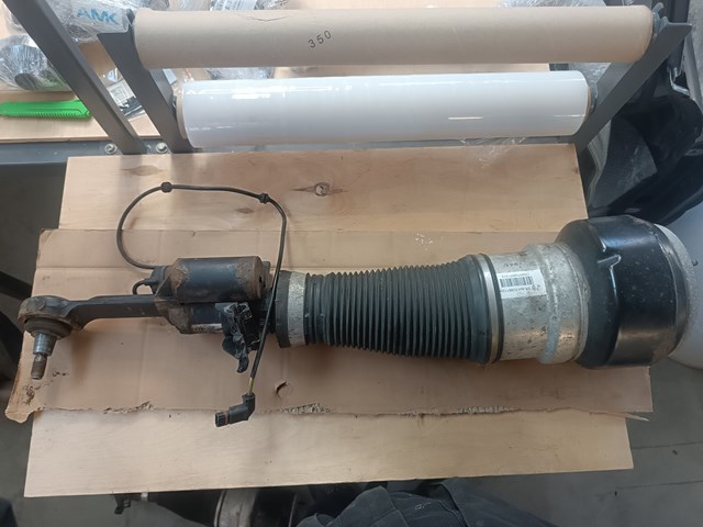 Стойка передняя левая Мерседес-бенц С