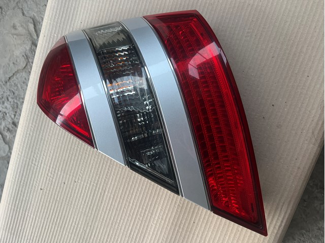 Задняя правая фара A2218200266 MERCEDES
