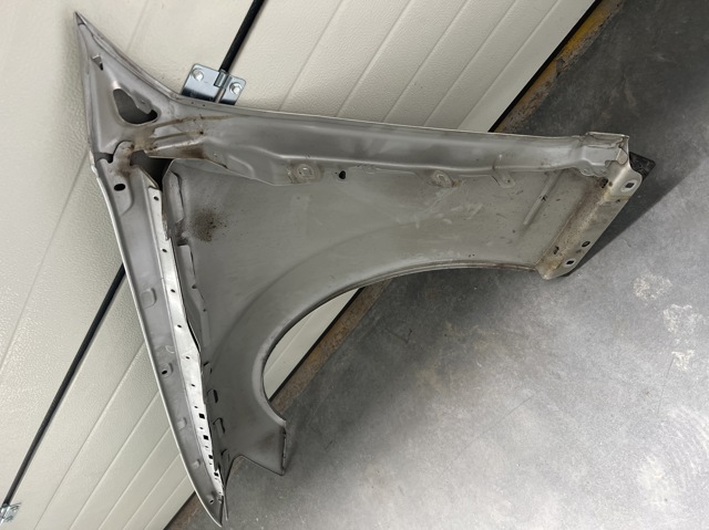 A2218800218 MERCEDES Крыло переднее правое купить в Николаев