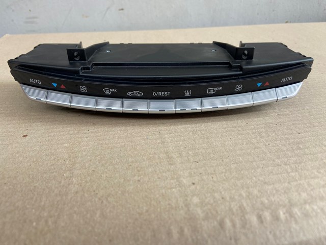 Блок кнопок центральной консоли A2219055400 MERCEDES