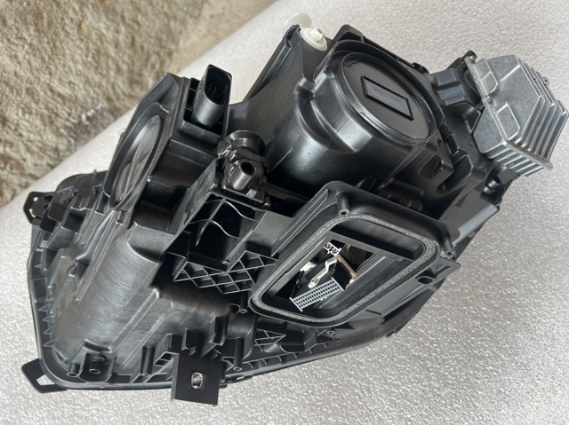 MERCEDES A2439060800 Правая фара в наличии Николаев