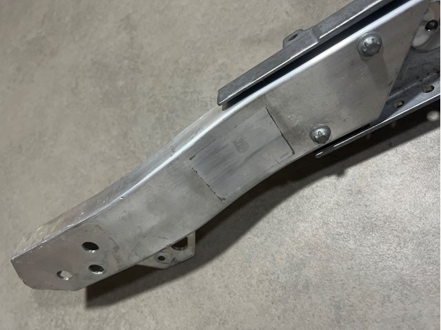 Кронштейн суппорта радиатора, верхний A2536210500 MERCEDES