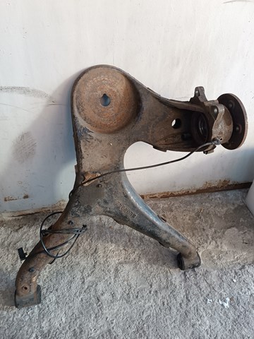 Кулак поворотный левый A6393508705 MERCEDES