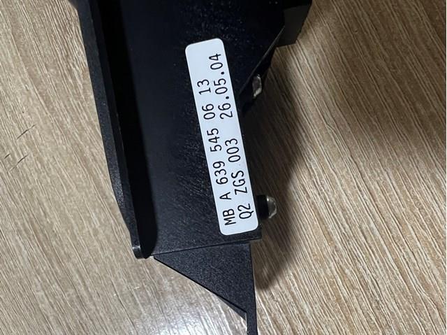 MERCEDES A6395450613 Кнопочный блок управления стеклоподъемником передний правый в наличии Чернигов
