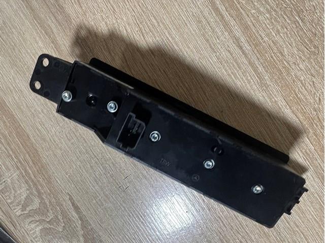 MERCEDES A6395450613 Кнопочный блок управления стеклоподъемником передний правый в наличии Кривой Рог