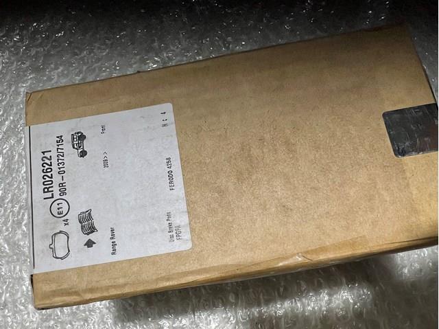 Колодки тормозные передние дисковые LR026221 LAND ROVER