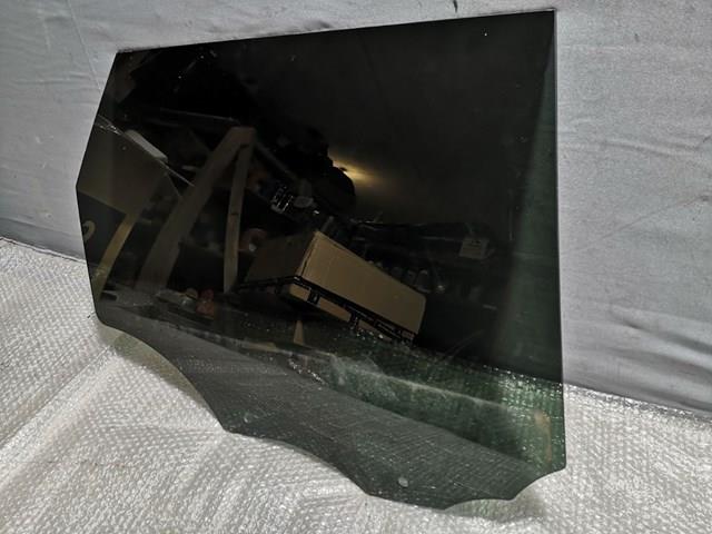 Стекло заднее правое LR043951 LAND ROVER