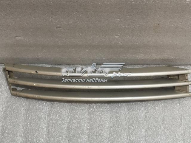 Правая решетка переднего бампера LR044734 LAND ROVER