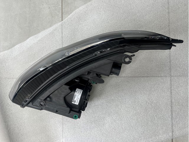 LAND ROVER LR048047 Фара правая в наличии Ужгород