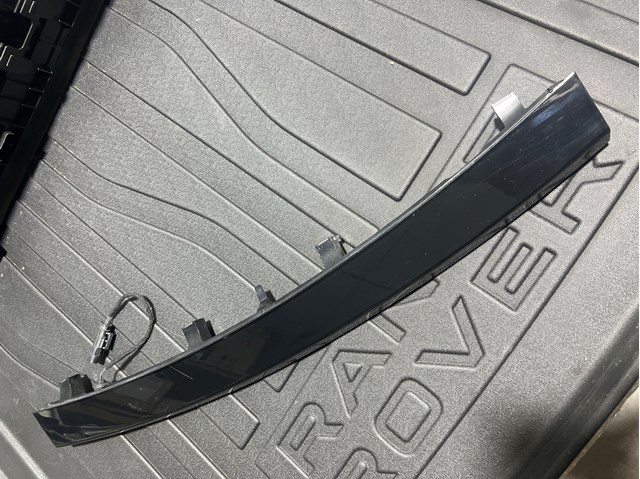 Стоп-сигнал задний дополнительный LR085686 LAND ROVER