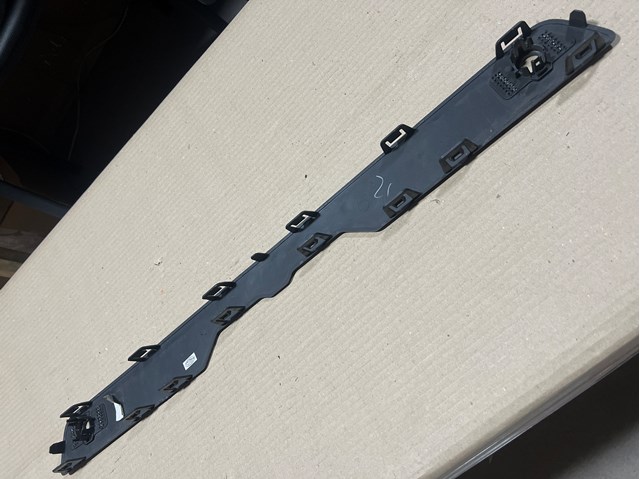 LR099209 LAND ROVER Решетка бампера купить в Полтава