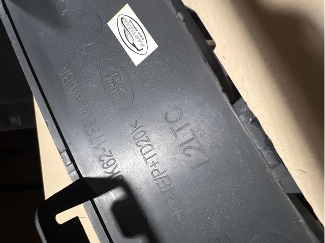 LR099209 LAND ROVER Решетка бампера купить в Житомир