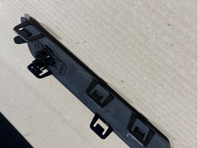 LAND ROVER LR099209 Решетка бампера в наличии Чернигов
