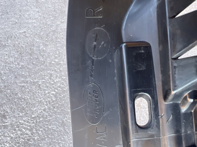 LR099300 LAND ROVER Решетка бампера переднего правая купить в Ровно