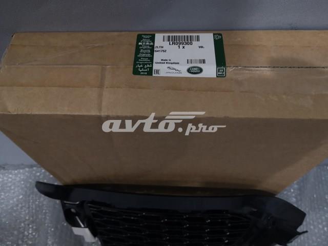 LR099300 LAND ROVER Решетка бампера переднего правая купить в Кривой Рог