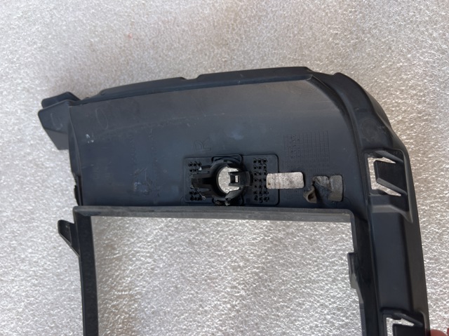 LR099793 LAND ROVER Молдинг решетки бампера переднего правый купить в Украина