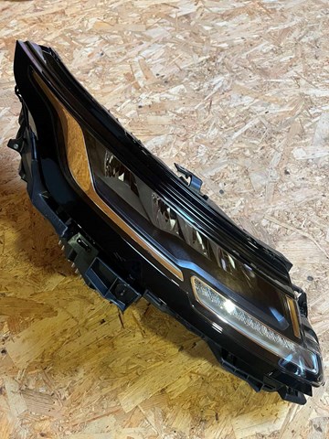LAND ROVER LR133651 Правая фара в наличии Полтава