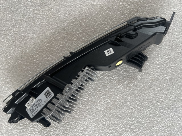LR142092 LAND ROVER Фара противотуманная правая купить в Ужгород