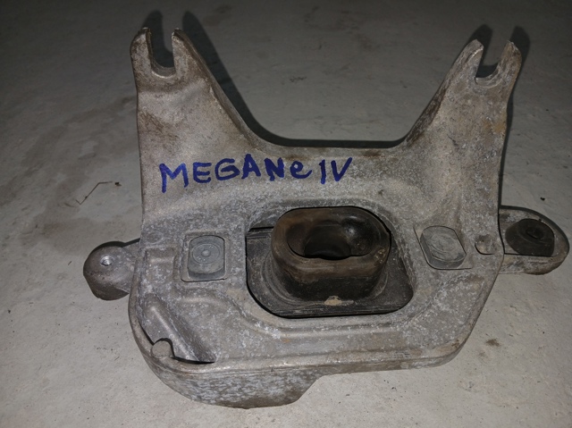 Кронштейн подушки (опоры) двигателя, левой 112221641R RENAULT