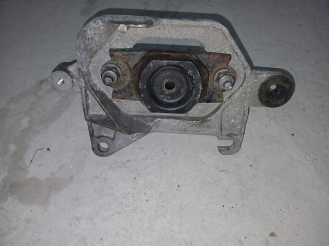 112221641R RENAULT Кронштейн подушки (опоры) двигателя левой купить в Каменское