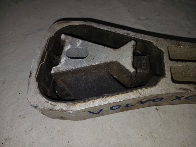 VOLVO 32298950 Подушка (опора) двигателя правая верхняя в наличии Полтава