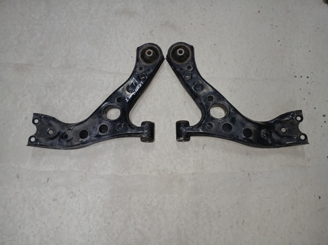 Передний нижний рычаг 4806876010 TOYOTA