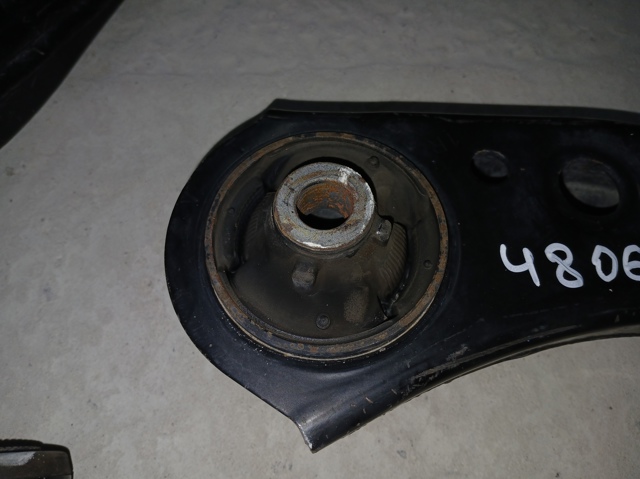 4806876010 TOYOTA Нижний рычаг купить в Черновцы