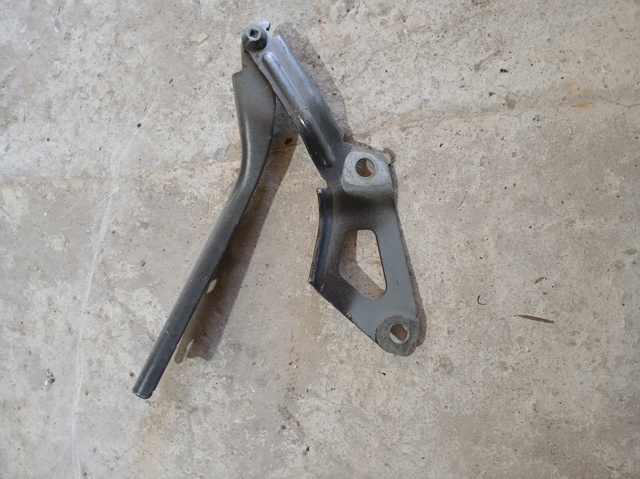 Завеса капота правая 6H5216800AC LAND ROVER