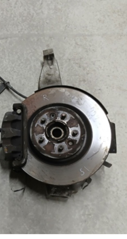 Кулак поворотный передний левый LR146347 LAND ROVER
