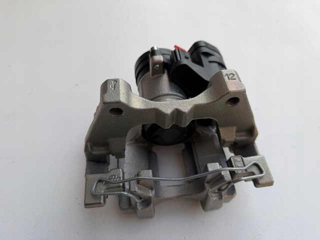 8V0615425 VAG Скоба заднего суппорта купить в Чернигов