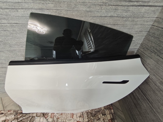 108074501J Tesla Model купить в Ужгород