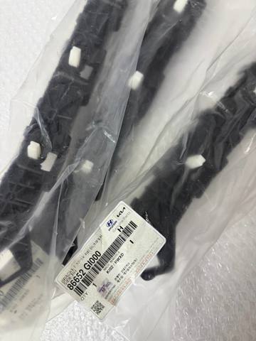 Правый кронштейн заднего бампера 86652GI000 HYUNDAI