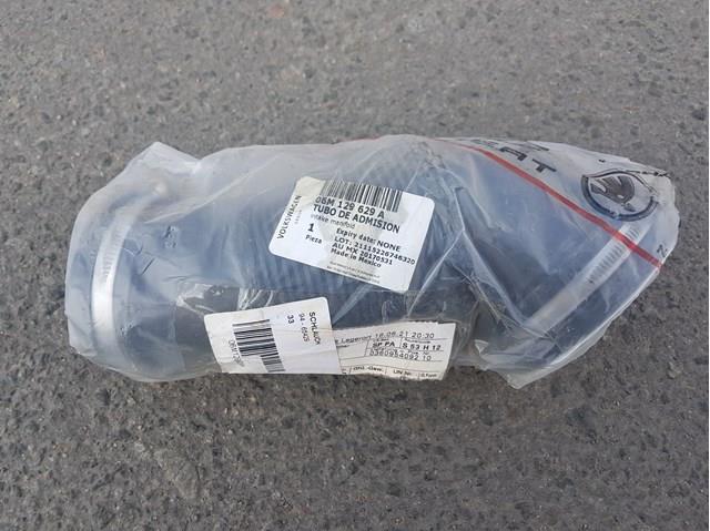 Патрубок воздушный выход воздушного фильтра 06M129629 VAG