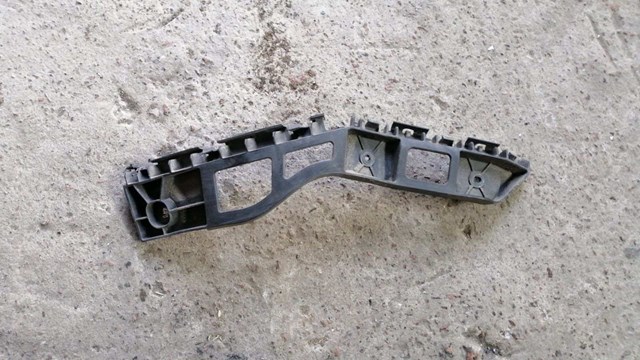 Крепление бамера правое 6R6807394A VAG