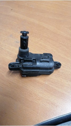 80A862159 VAG Мотор-привод открытия лючка бака купить в Полтава