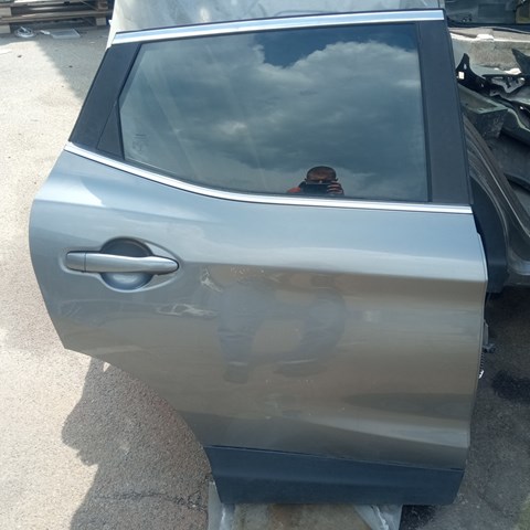 Стекло заднее правое 823004EA0A NISSAN
