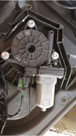 Мотор стеклоподъемника двери передней, левой 82450C1000 HYUNDAI
