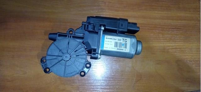 Мотор стеклоподъемника двери передней, правой 824603L010 HYUNDAI