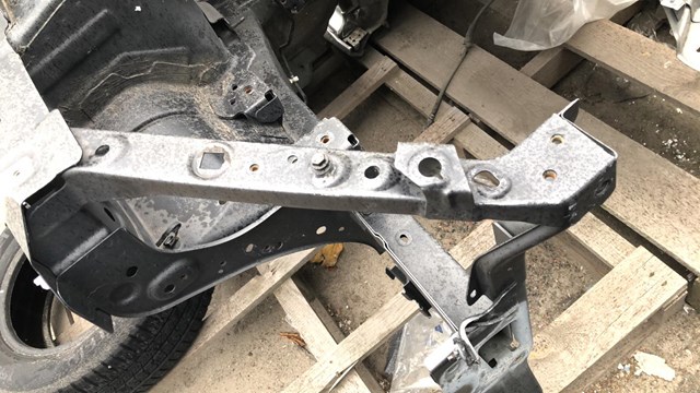Монтажная панель крепления фар F25204EAEB NISSAN