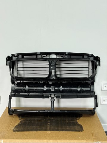 Воздуховод радиатора 51647332893 BMW