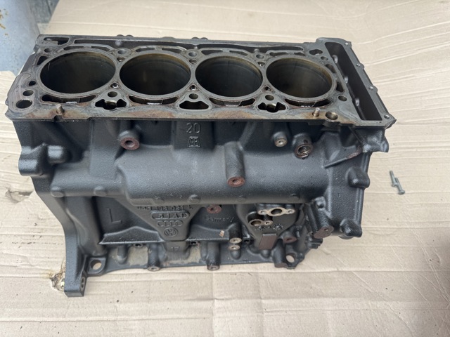 VAG 06H103021L Двигатель в наличии Полтава