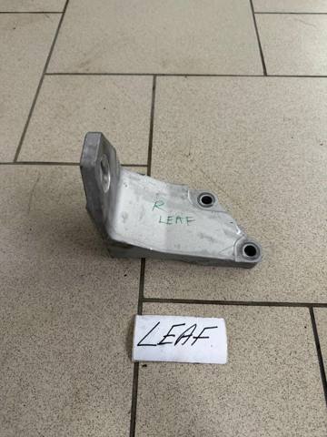 Кронштейн подушки (опоры) двигателя, правой 112323NF0A NISSAN