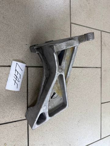 Кронштейн подушки (опоры) двигателя, левой 112535SA0A NISSAN