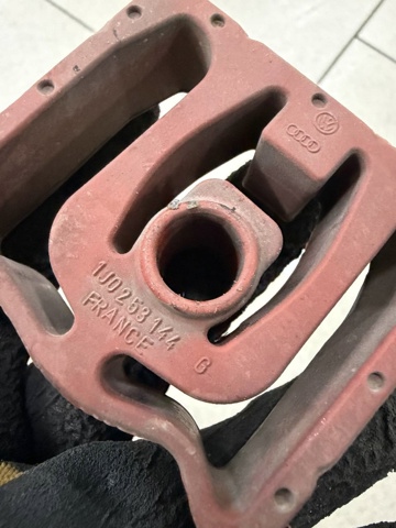 1J0253144G VAG Подушка крепления глушителя купить в Николаев