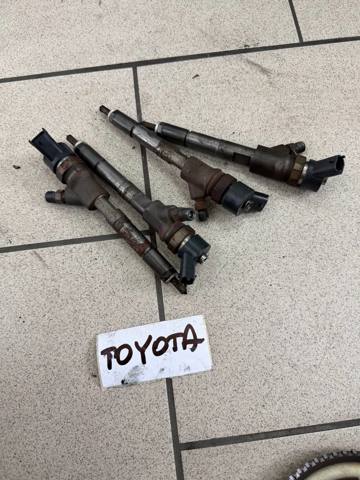 Форсунка впрыска топлива 2367033040 TOYOTA