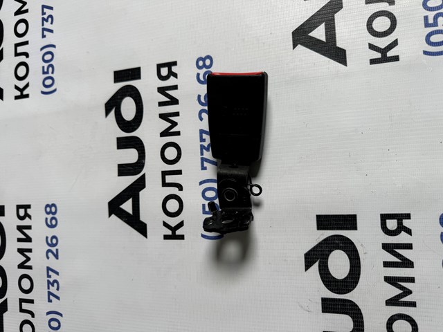 Рычаг фиксатор ремня безопасности задний правый 4G88577399B9 VAG