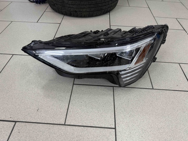 Фара правая 4KE941039B VAG
